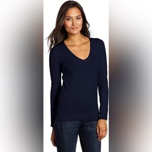 525 America Signature V-Neck Knit Sweater in Dark Navy Women’s XS S4798